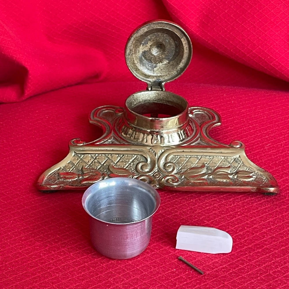 ✍️ Rare Antique Brass Inkwell w/Pen Rest From Early 1900,s. Made in Japan. ✍️ - Picture 9 of 15